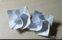 折纸大全：四瓣玫瑰的折纸方法