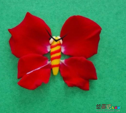 橡皮泥手工制作：用花瓣和橡皮泥制作儿童手工