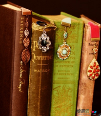 书签制作方法：DIY制作高贵华丽珠宝吊坠书签 焕然