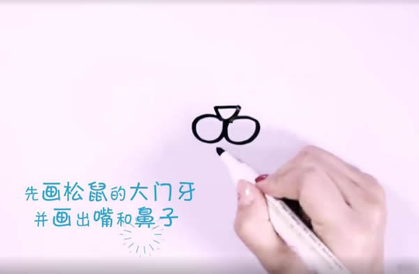 可爱小松鼠简笔画